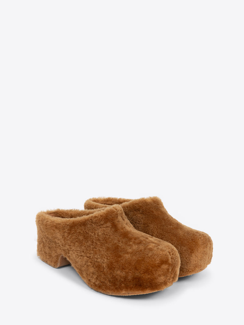 Sherpa clogs