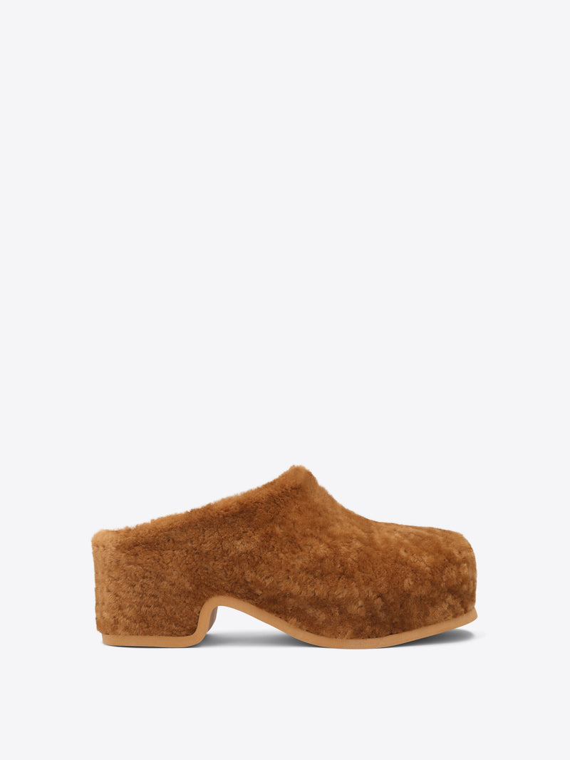 Shearling clogs