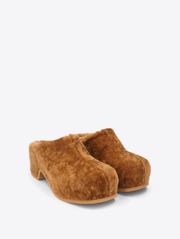 Shearling clogs