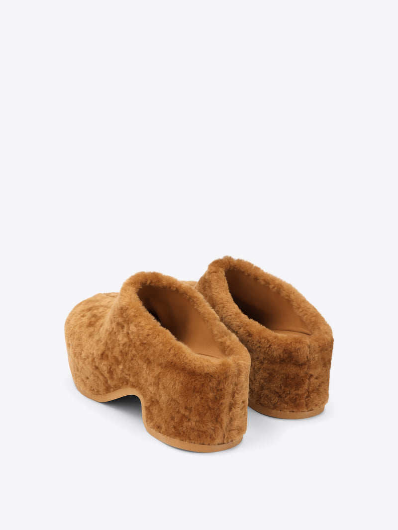 Shearling clogs