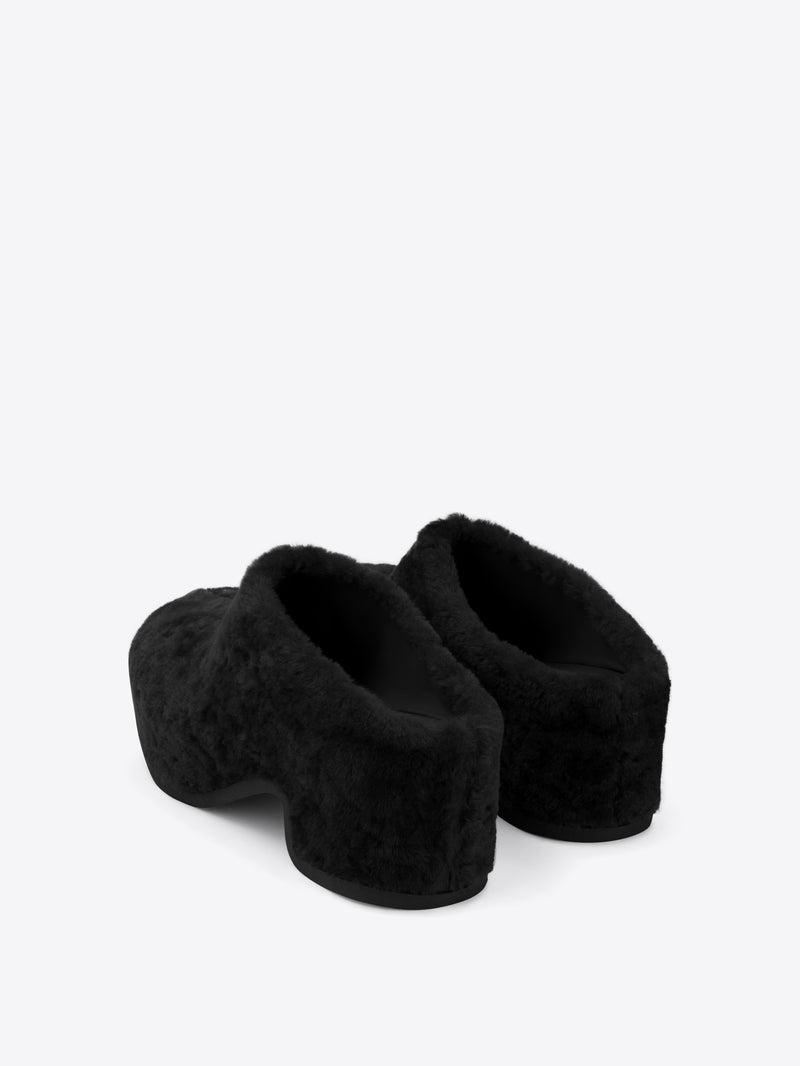 Shearling clogs