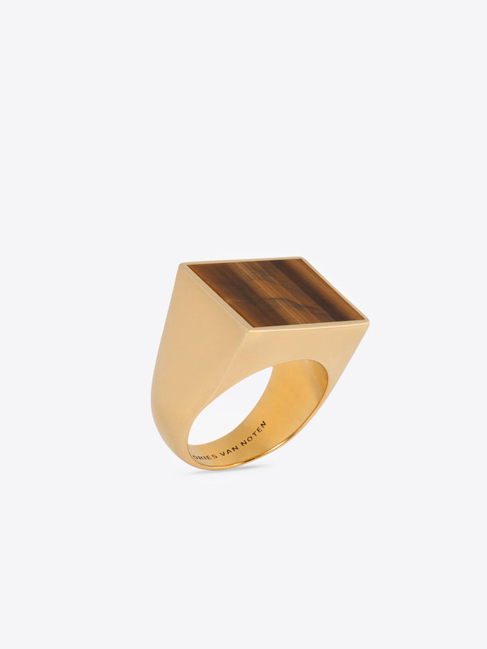 Signet ring